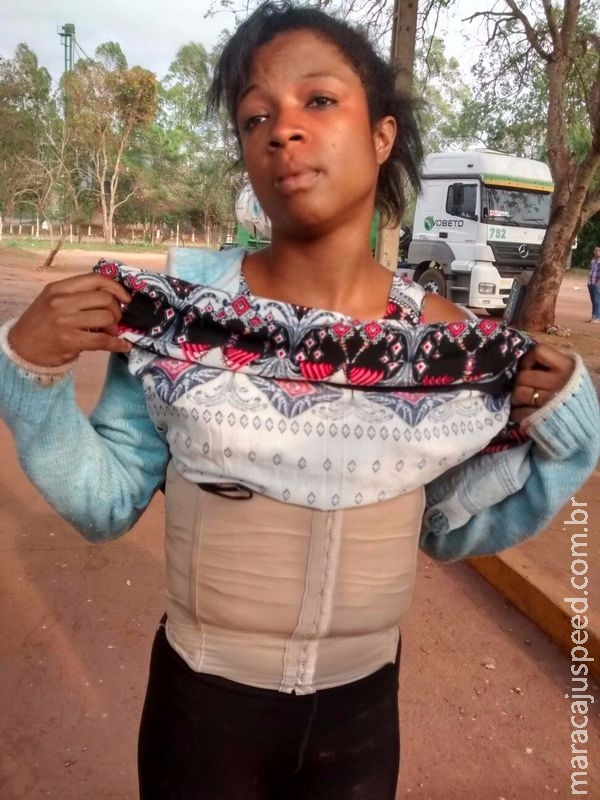 Traficante é presa pelo DOF em Corumbá, levando a droga na cintura e nas nádegas Traficante é presa pelo DOF em Corumbá, levando a droga na cintura e nas nádegas