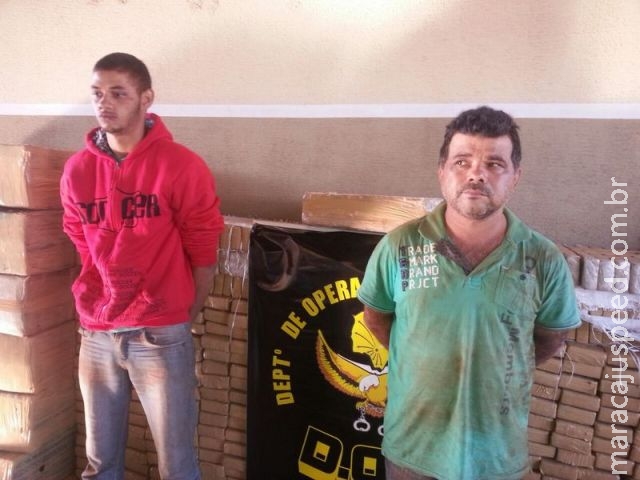 Dois são presos pelo DOF “batendo” 1,5 toneladas de maconha em caminhonete roubada no MT na rodovia MS-164 Dois são presos pelo DOF “batendo” 1,5 toneladas de maconha em caminhonete roubada no MT na rodovia MS-164