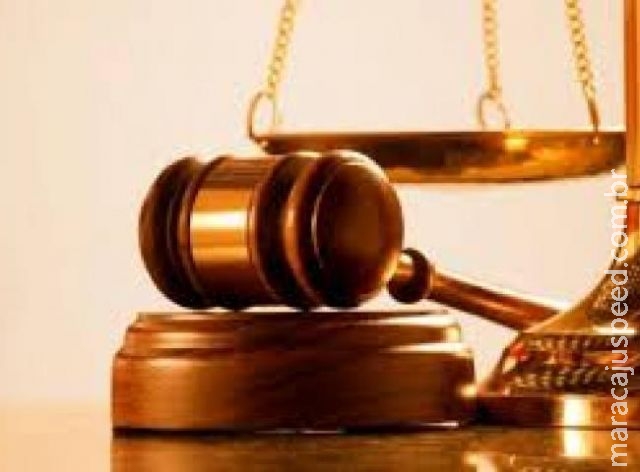 Adolescente é condenado a 11 anos de prisão por esfaquear professor Adolescente é condenado a 11 anos de prisão por esfaquear professor