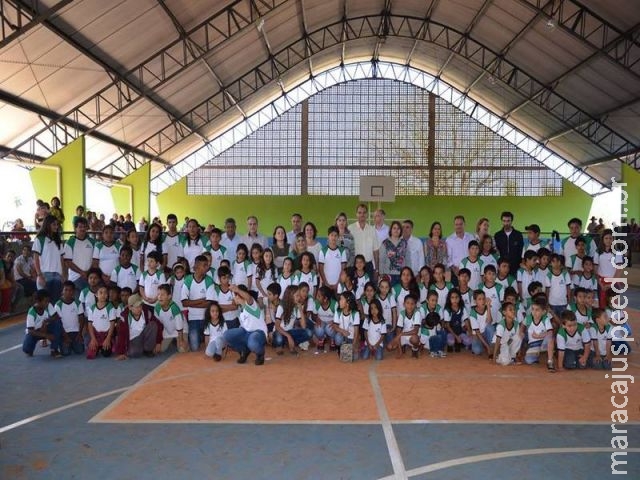 Maracaju: Assentamento Santa Guilhermina ganha quadra coberta com banheiros Maracaju: Assentamento Santa Guilhermina ganha quadra coberta com banheiros