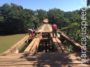 Após recomendação do MPE, prefeitura e fazendeiros reformam ponte Após recomendação do MPE, prefeitura e fazendeiros reformam ponte