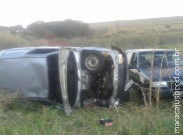 Carros caem nas margens da rodovia depois de acidente na MS-134