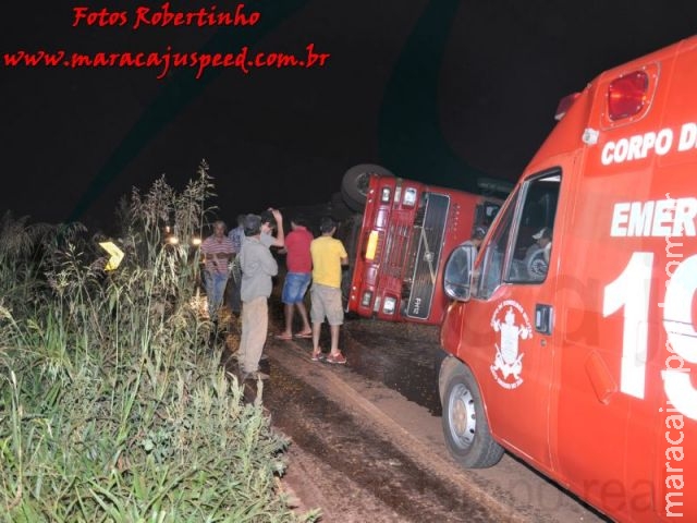 Maracaju: Carreta carregada com 45 toneladas de milho tomba em cima da ponte do Rio Brilhante na MS-162 Maracaju: Carreta carregada com 45 toneladas de milho tomba em cima da ponte do Rio Brilhante na MS-162