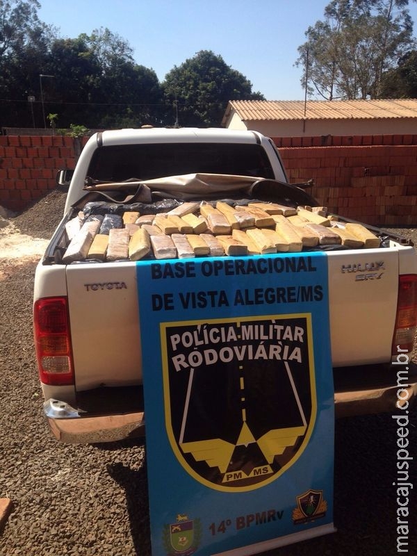 Maracaju: Caminonete Hilux fura bloqueio da PRE em Vista Alegre, mas é interceptada com 725 kg de Maconha