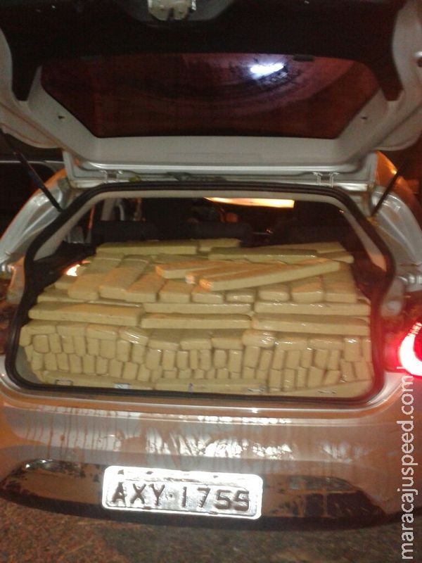 PRE apreende 610 kg de maconha em carro roubado