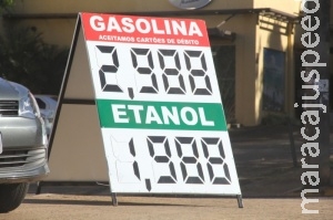 Após notificação do Procon, preço da gasolina cai até R$ 0,37 no Centro da Capital