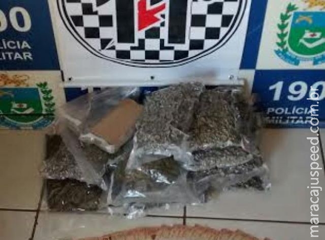 Passageiro de ônibus é preso com drogas e moedas falsas em mochila