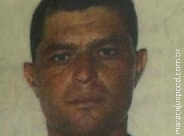 Faca usada em homicídio é colocada nas mãos da vítima após o crime