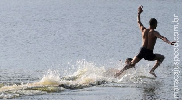 Mestre shaolin corre sobre a água por 125 metros