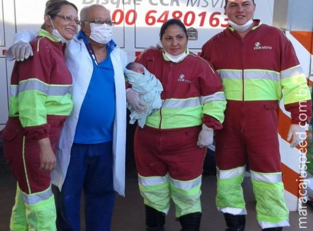 Bebê nasce em ambulância entre Jaraguari e Campo Grande Bebê nasce em ambulância entre Jaraguari e Campo Grande
