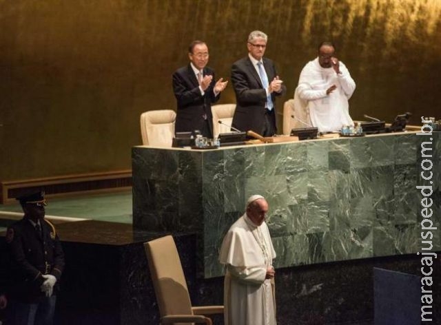 Papa cobra reforma na ONU e um "mundo sem armas nucleares"