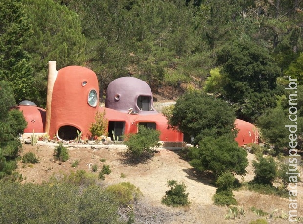 "Casa dos Flintstones" é colocada à venda por US$ 4,2 milhões nos EUA "Casa dos Flintstones" é colocada à venda por US$ 4,2 milhões nos EUA