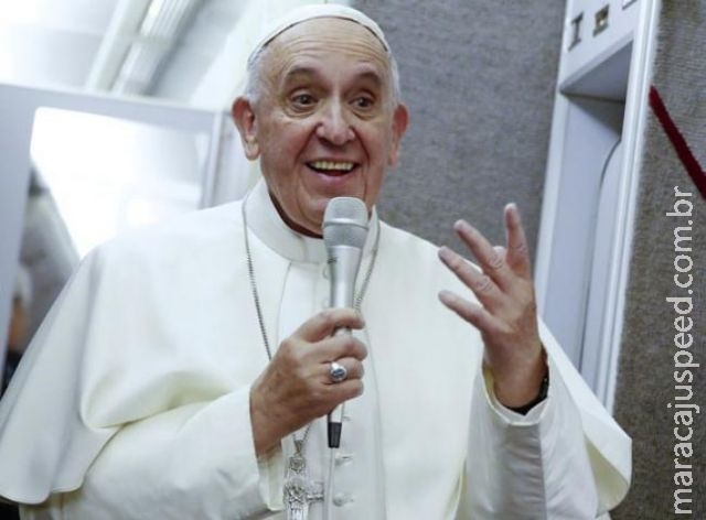 Papa diz que funcionários podem recusar licença para casamento gay