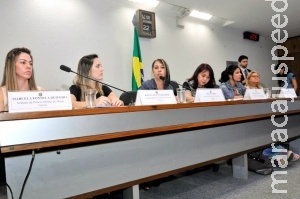 Mulheres cobram punição para policiais envolvidos em casos de assédio Mulheres cobram punição para policiais envolvidos em casos de assédio