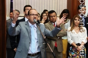 Lei estadual prevê multa superior a R$ 3 mil para quem jogar lixo na rua Lei estadual prevê multa superior a R$ 3 mil para quem jogar lixo na rua