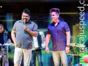 Dupla sertaneja é detida em show por suspeita de apologia às drogas Dupla sertaneja é detida em show por suspeita de apologia às drogas