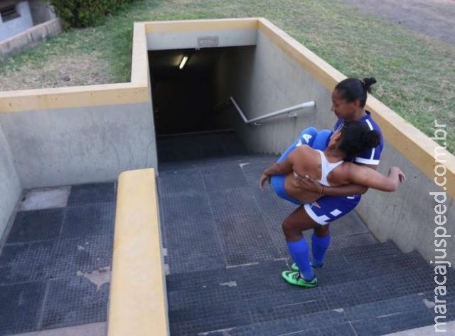 Calor no Piauí faz 7 jogadoras desmaiarem durante partida Calor no Piauí faz 7 jogadoras desmaiarem durante partida