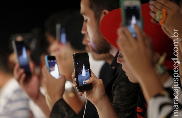 42% dos internautas preferem ficar sem água e luz do que sem celular 42% dos internautas preferem ficar sem água e luz do que sem celular