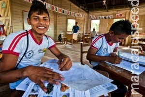 Bolsa Família aumenta a permanência de jovens na escola Bolsa Família aumenta a permanência de jovens na escola