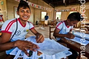 Bolsa Família aumenta a permanência de jovens na escola