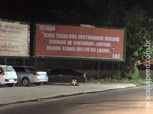 Mulher traída expõe ex em outdoor: "Agora tenho outro" Mulher traída expõe ex em outdoor: "Agora tenho outro"