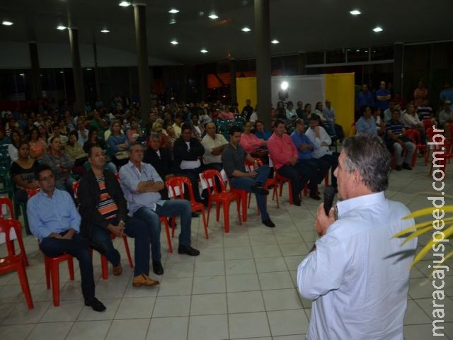 Maracaju: Em noite de festa Servidor Público recebe Cartão Alimentação