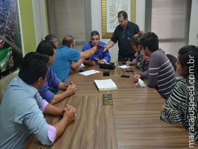 Maracaju: Em coletiva de imprensa, Maurílio anuncia antecipação do 13º salário dos servidores municipais