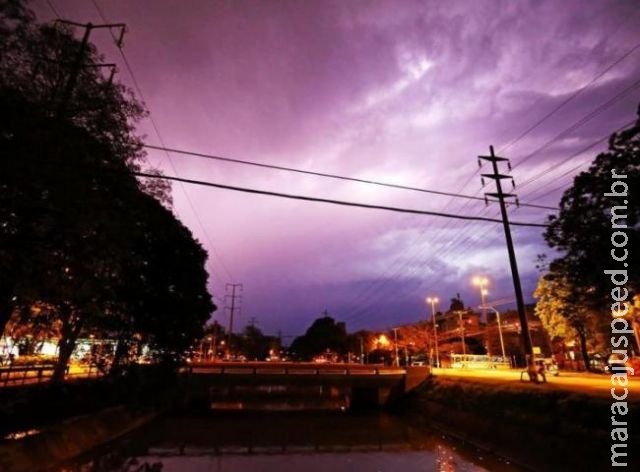 Mortes, ventos de 134 km/h e 300 mil sem luz: o temporal no RS Mortes, ventos de 134 km/h e 300 mil sem luz: o temporal no RS