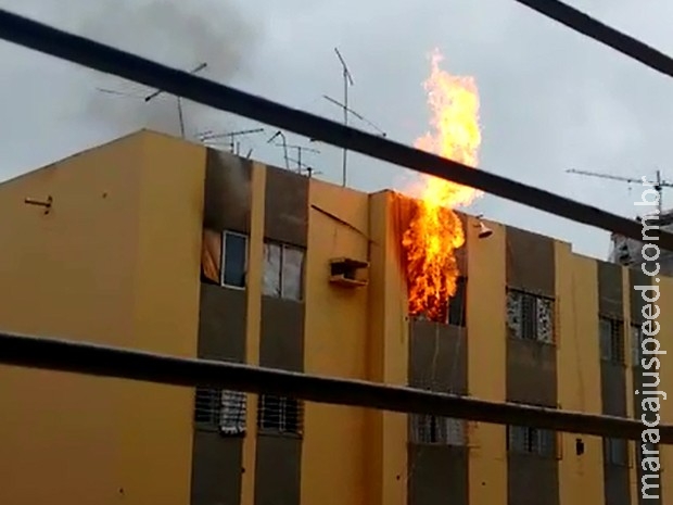 Homem sobrevive ao se jogar do 3º andar para escapar de incêndio