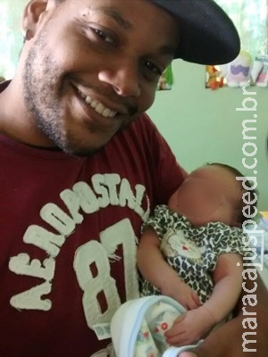 Presa que teve filha em cela surtou por não tomar remédio, diz família Presa que teve filha em cela surtou por não tomar remédio, diz família