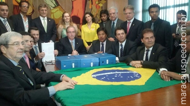 Oposição entrega novo pedido de impeachment de Dilma Oposição entrega novo pedido de impeachment de Dilma