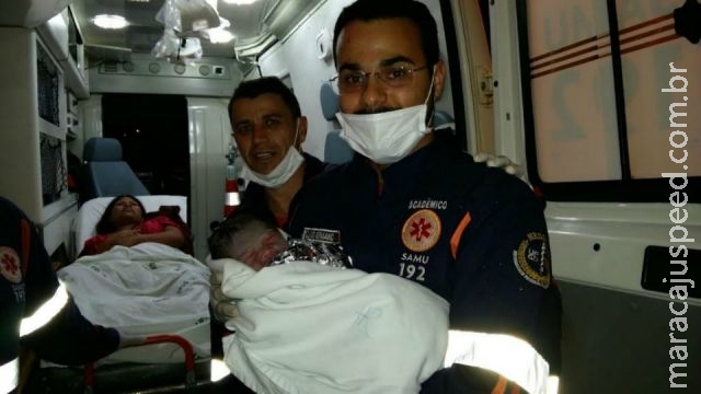Menina nasce em viatura do Samu no Dia das Crianças Menina nasce em viatura do Samu no Dia das Crianças