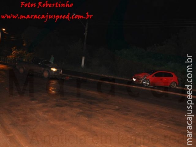 Maracaju: Colisão frontal de veículos na Avenida Marechal Deodoro, destrói veículos Maracaju: Colisão frontal de veículos na Avenida Marechal Deodoro, destrói veículos