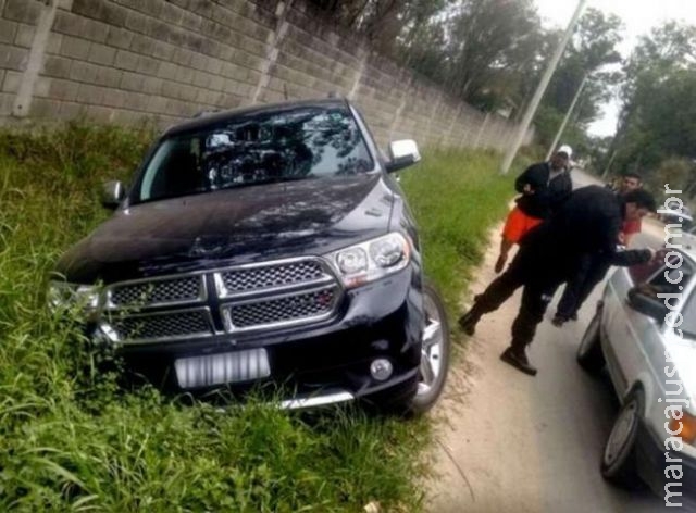 Ronaldinho Gaúcho sofre acidente de carro e sai ileso Ronaldinho Gaúcho sofre acidente de carro e sai ileso