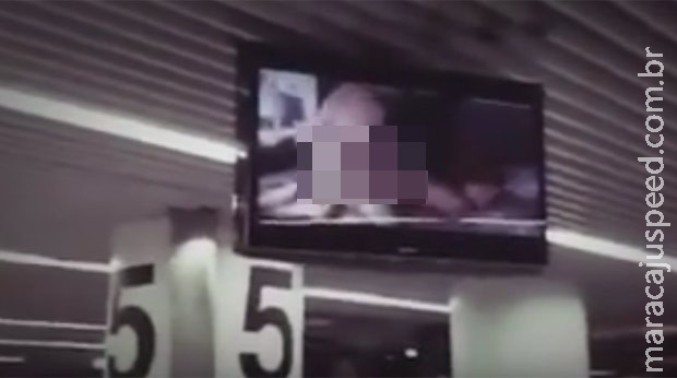 Vídeo pornô é exibido por engano em aeroporto