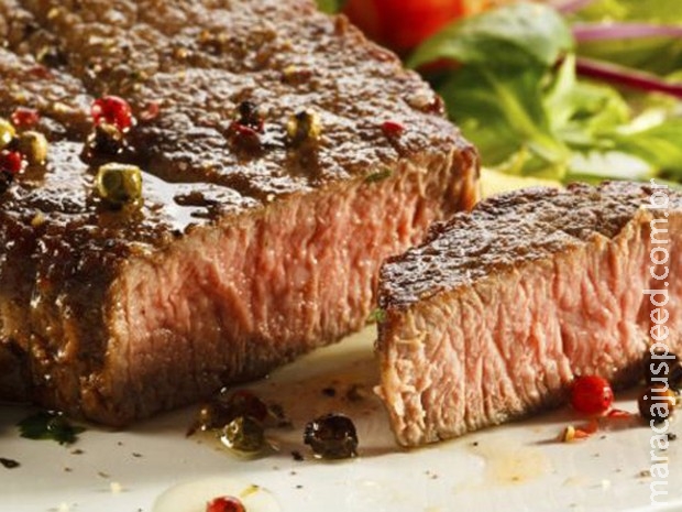 Cerco ao churrasco? Estudo propõe "cortar na carne" contra mudanças climáticas Cerco ao churrasco? Estudo propõe "cortar na carne" contra mudanças climáticas
