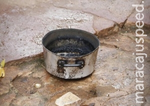 Homem esquece panela no fogo e vizinho se desespera com medo de incêndio Homem esquece panela no fogo e vizinho se desespera com medo de incêndio