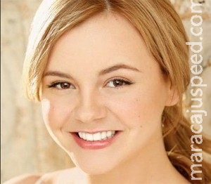 Bree Olson diz que Charlie Sheen não contou em namoro que é HIV positivo Bree Olson diz que Charlie Sheen não contou em namoro que é HIV positivo