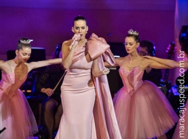 Pantera cor-de-rosa? Katy Perry chama a atenção em show