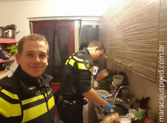 Policiais socorrem mulher, a enviam a hospital e permanecem na casa dela para preparar janta Policiais socorrem mulher, a enviam a hospital e permanecem na casa dela para preparar janta