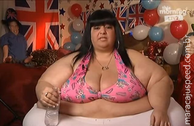 Mulher perde 112 kg após terminar com namorado que tinha fetiche por gordinhas Mulher perde 112 kg após terminar com namorado que tinha fetiche por gordinhas