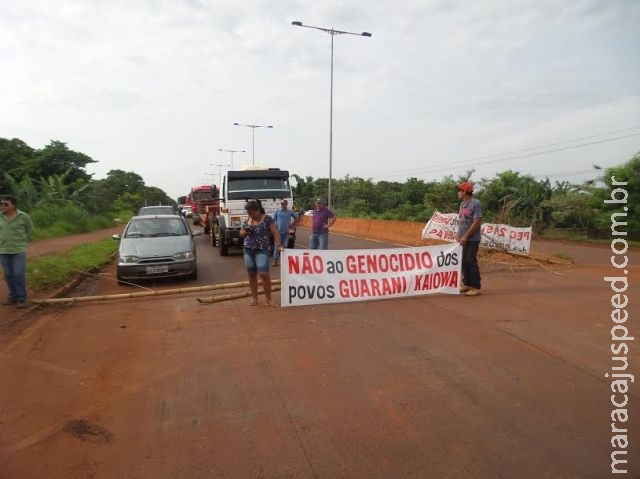 Indígenas trancam a MS-156 contra a PEC da Demarcação e genocídio Indígenas trancam a MS-156 contra a PEC da Demarcação e genocídio