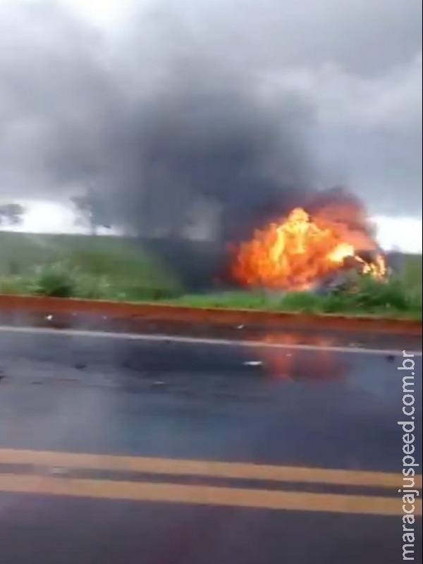 Maracaju/Itaporã: Colisão entre dois veículos deixa duas vítimas fatais após veículo pegar fogo na MS-157