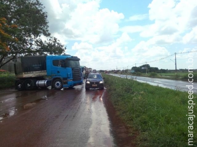 Protesto dos caminhoneiros bloqueia duas rodovias, uma em Maracaju Protesto dos caminhoneiros bloqueia duas rodovias, uma em Maracaju