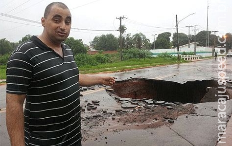 Um buraco detonou seu carro? Saiba o que fazer para ser ressarcido Um buraco detonou seu carro? Saiba o que fazer para ser ressarcido