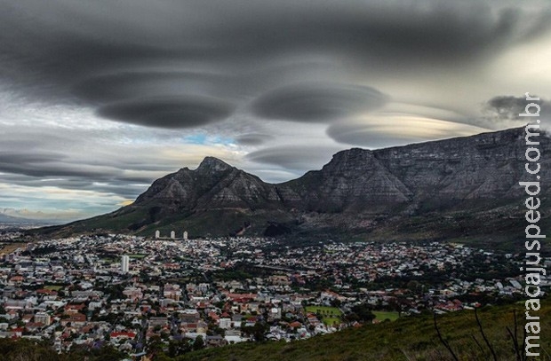 Nuvens em forma de disco voador chamam a atenção na África do Sul