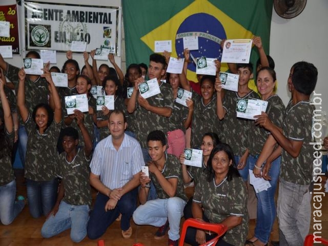 Jovens do Programa Ação Jovem de Maracaju recebem certificados