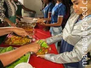 Mais de 420 mil pessoas morreram por doenças transmitidas por alimentos em 2010, revela OMS Mais de 420 mil pessoas morreram por doenças transmitidas por alimentos em 2010, revela OMS