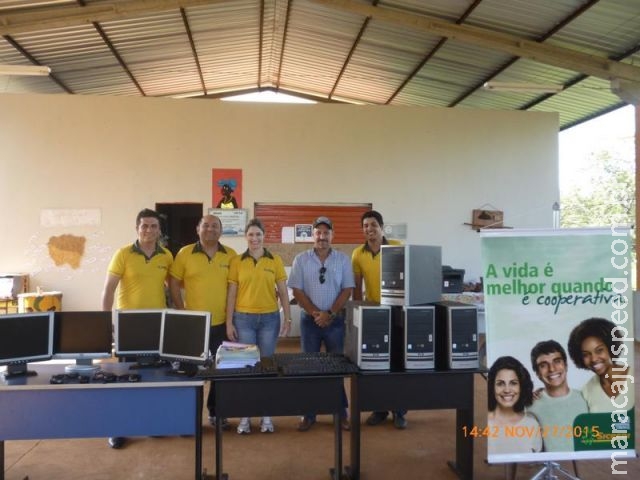 Maracaju: Cooperativa Sicredi em parceria com prefeitura doam computadores ao Quilombo São Miguel
