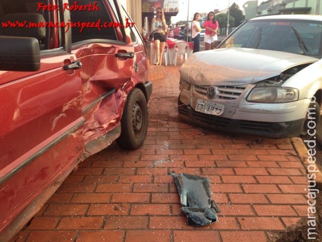 Condutor embriagado causa colisão entre dois veículos na região central de Maracaju